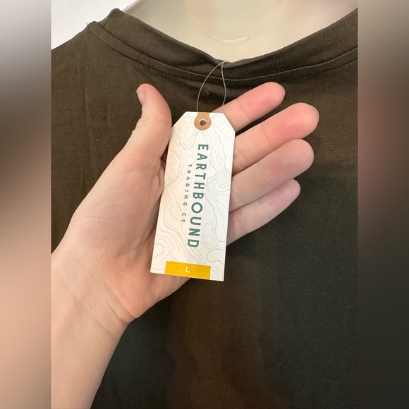 Brown EarthBound T-Shirt with Sloth and Leaf Design Size Large #1806 - Picture 5 of 6